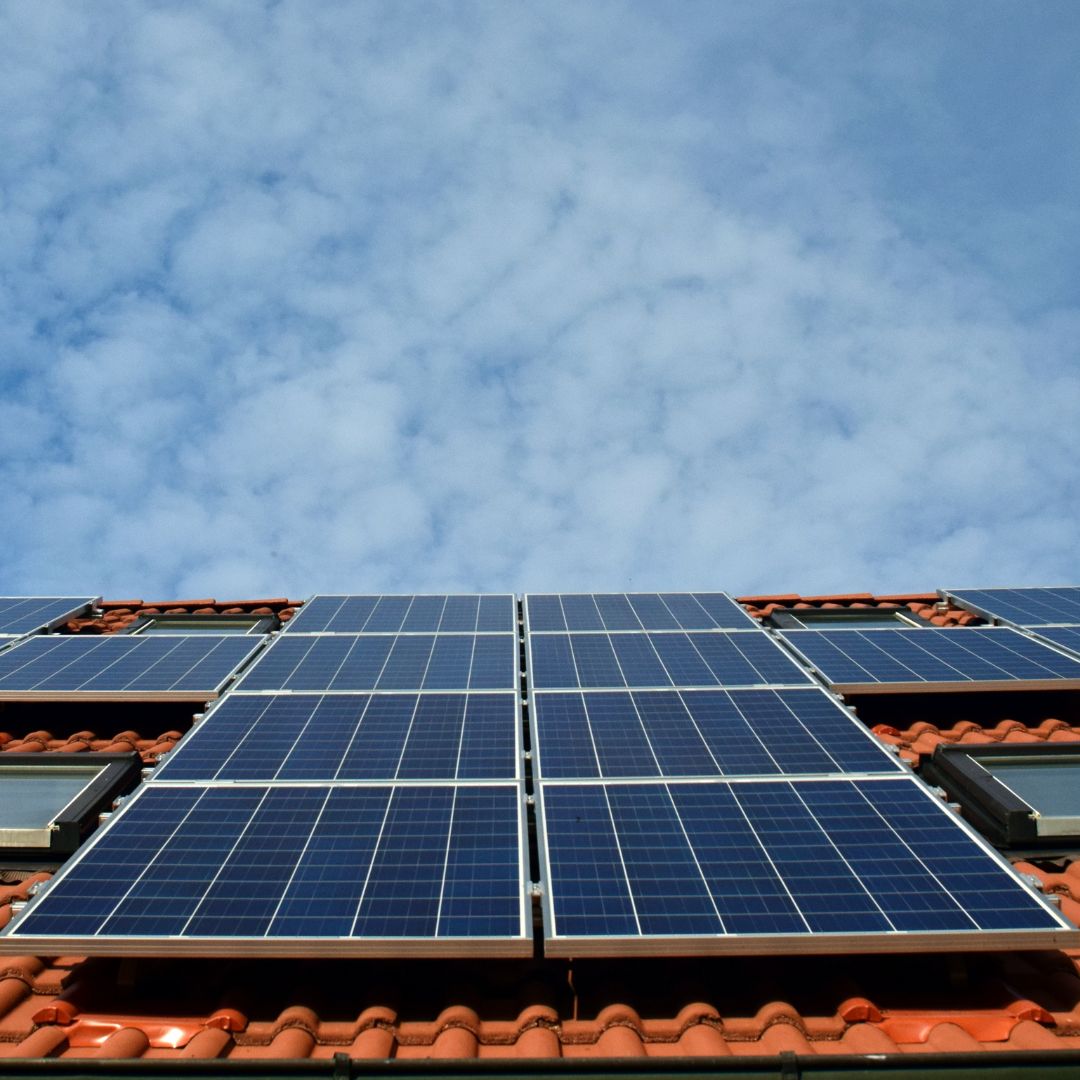 L'Ajuntament elimina l'obligació d'aportar fiança per instal·lar plaques fotovoltaiques d'ús residencial 