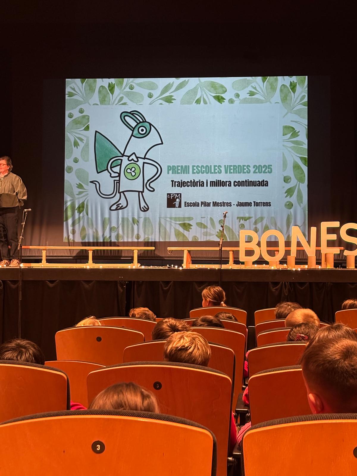 L'Escola Pilar Mestres - Jaume Torrens rep el premi a la millora continuada d'Escoles Verdes