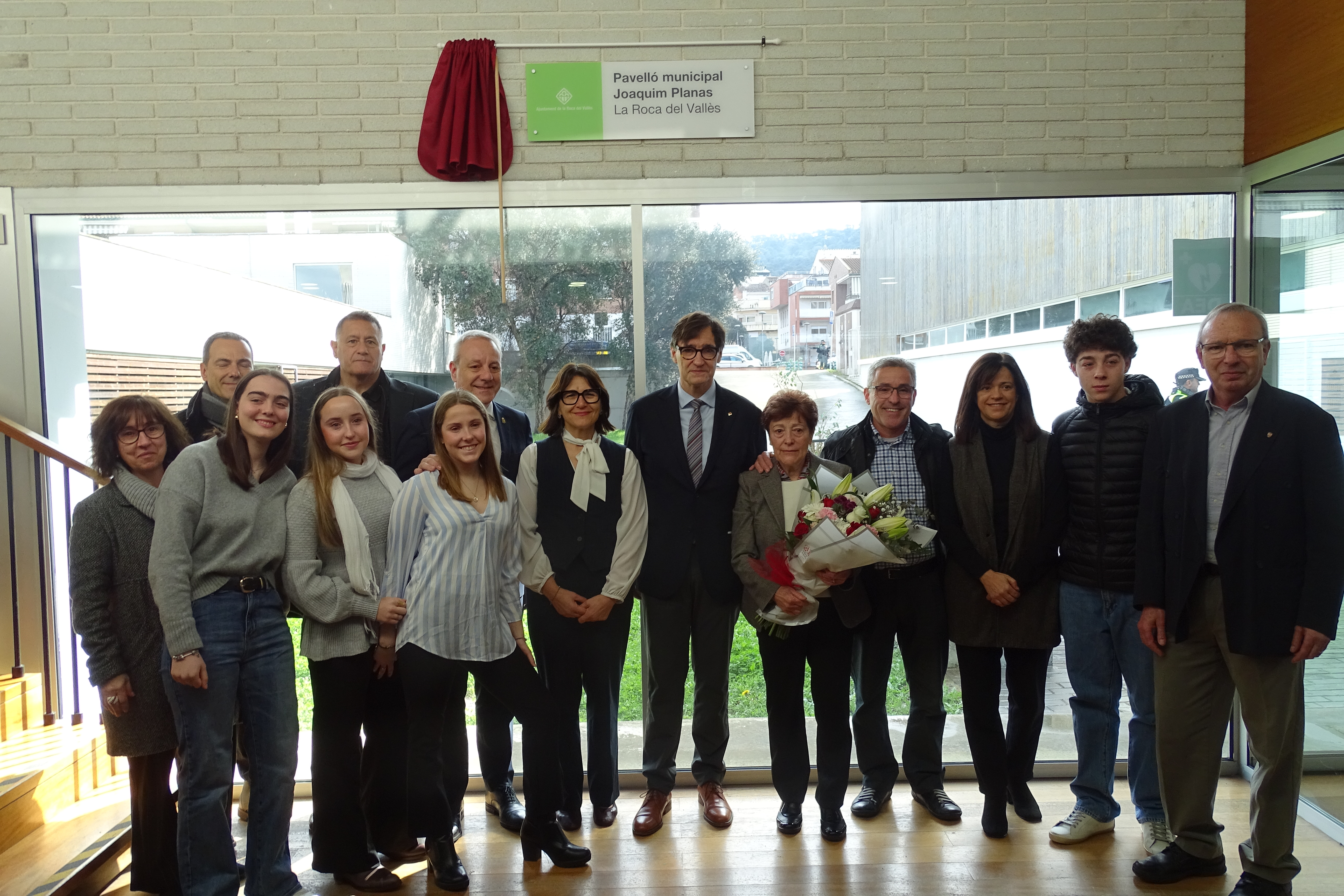 L'Ajuntament i el BM La Roca inauguren al Pavelló Municipal la placa en homenatge a Joaquim Planas